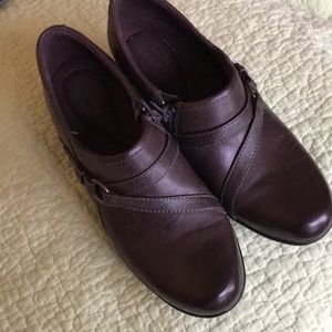 Brown leather shooties